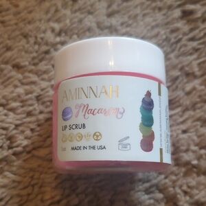 Aminnah Macaron Lip Scrub